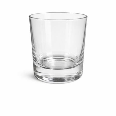 matala vesilasi valkoisella taustalla, juomalasi catering käyttöön